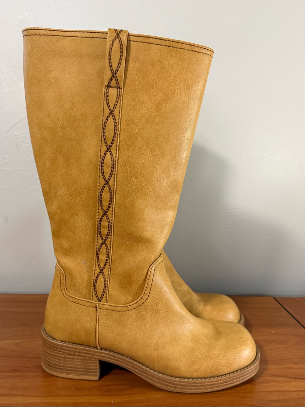 NWOT No Boundaries Campus Knee High Top Cognac Banana Boot Platform 10